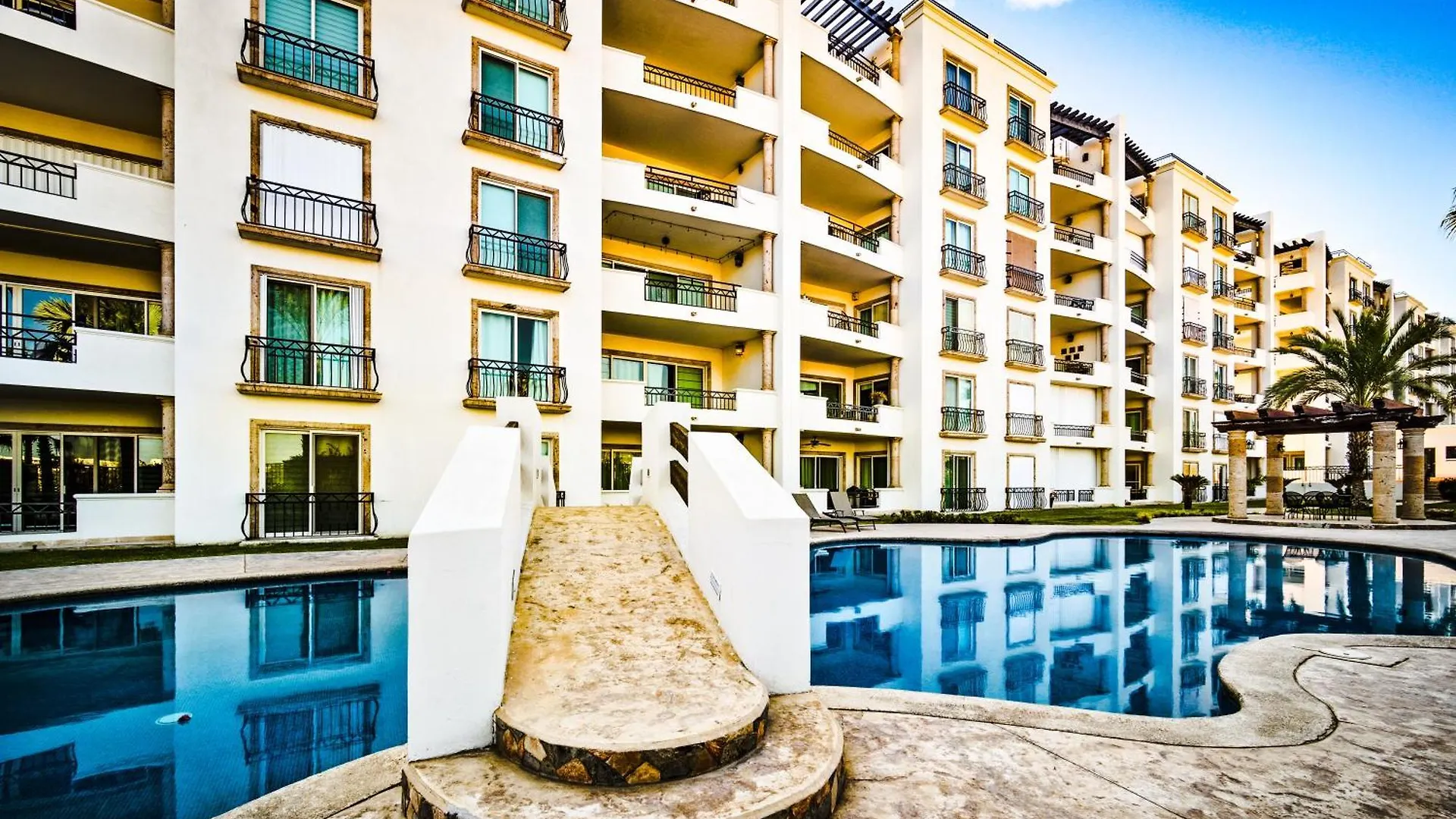 Upgrade Your Vacation In Style-Exclusive Poolside Condo! Cabo San Lucas