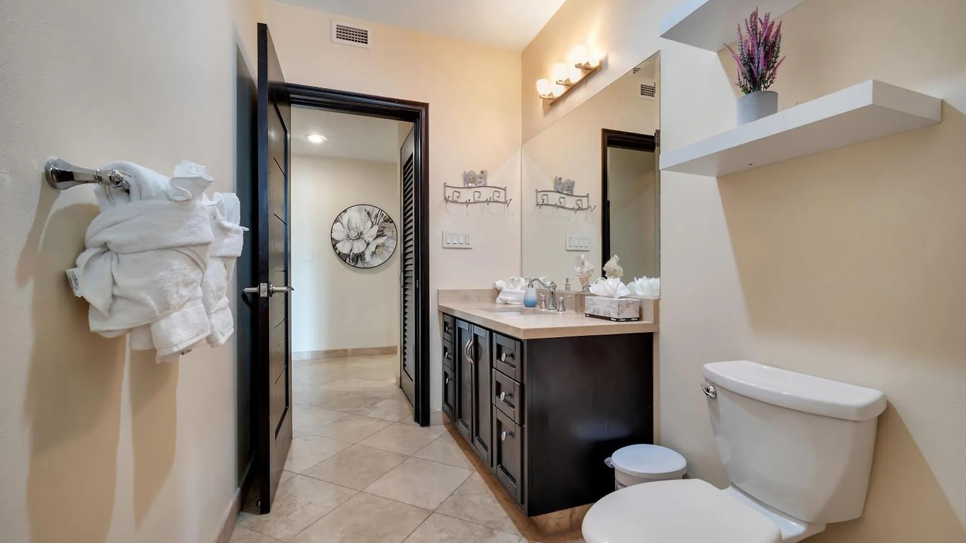 Upgrade Your Vacation In Style-Exclusive Poolside Condo! Cabo San Lucas Apartment